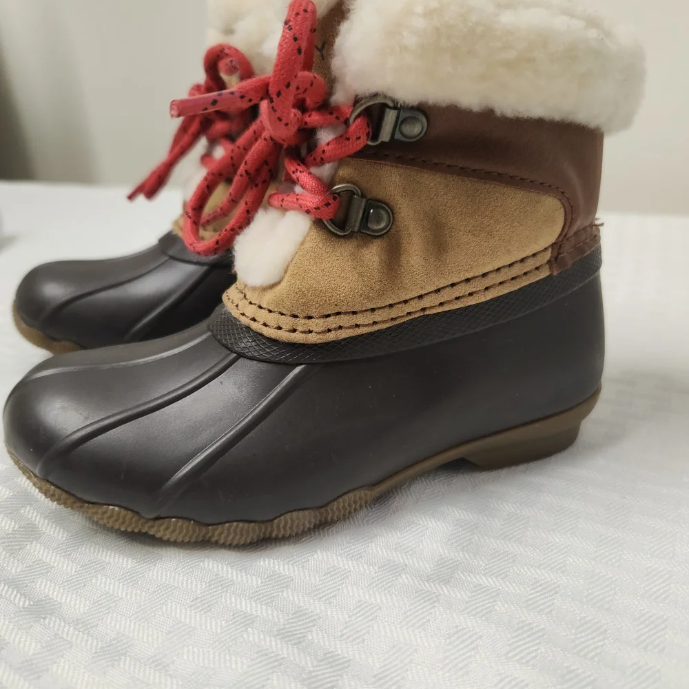 Sperry Kids' Brown Winter Boots Size 9M.  #X18